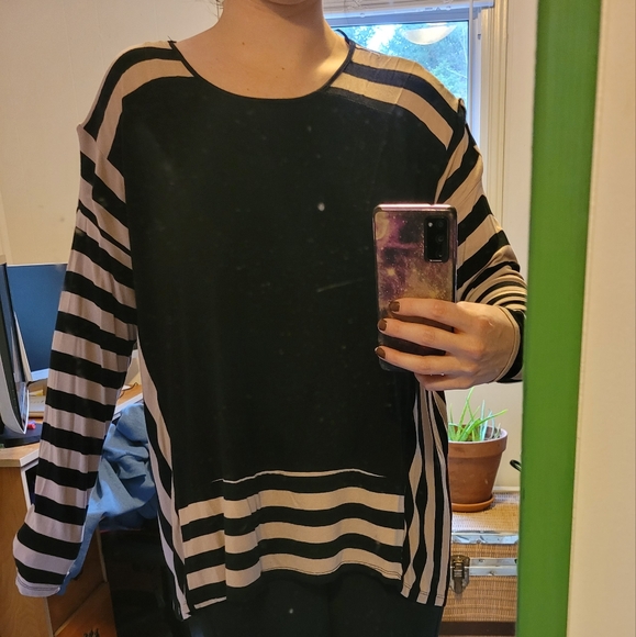 Black flowy blouse - Picture 2 of 2